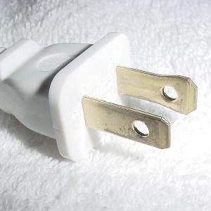 Polarized electrical cord plug